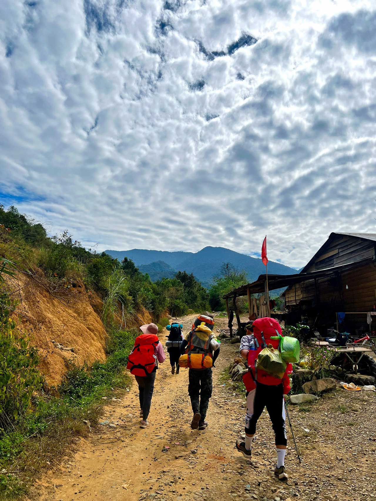 Xuat-phat-trekking-ta-dung-daknong