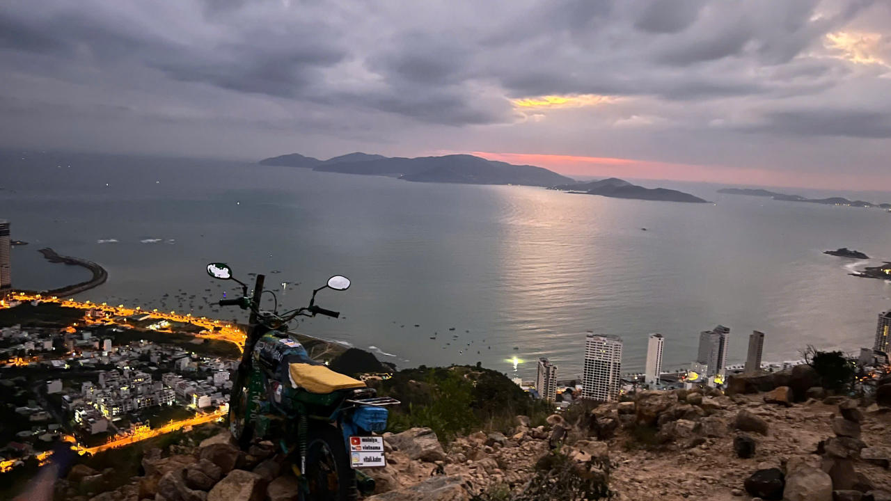 khung-canh-nha-trang-nui-co-tien