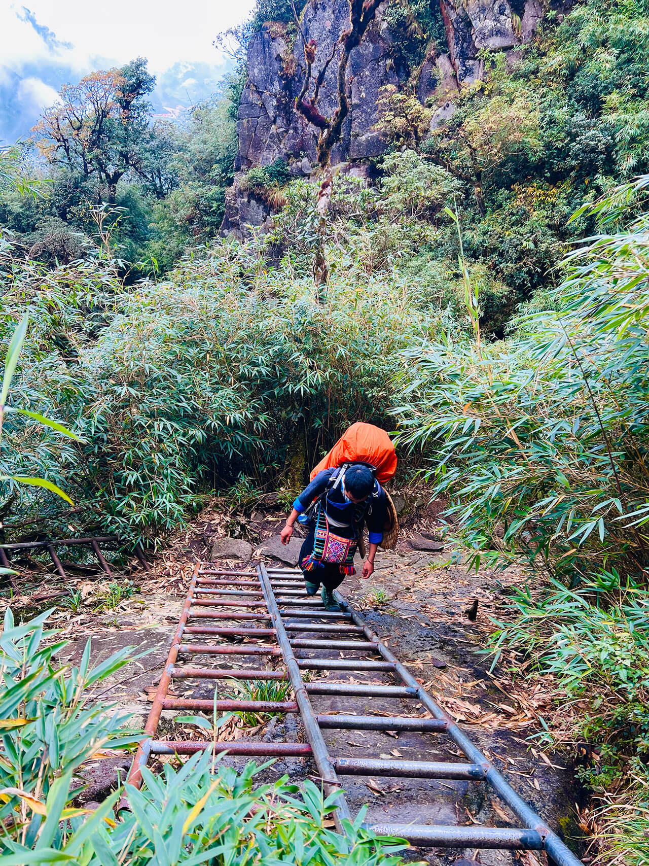 bac-thang-khi-trekking-fansipan