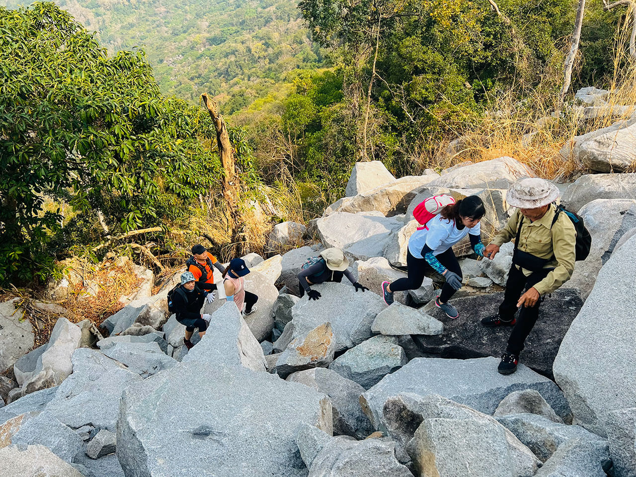 cung-duong-ma-thien-lanh-nui-ba-den