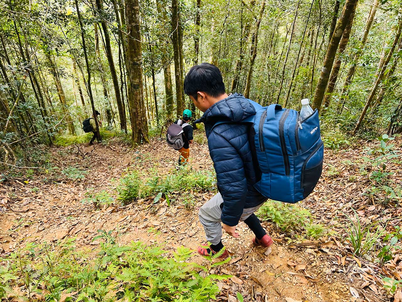 duong-xuong-con-doc-thu-thach-khi-trekking-thac-95-kon-ka-kinh