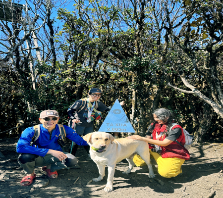 Tour leo núi Tà Xùa - Hang Chú