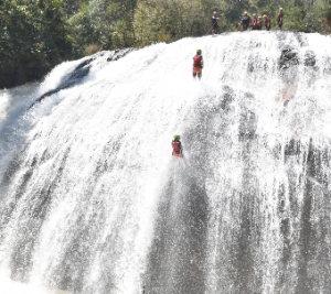 Tour đu dây vượt thác Đà Lạt